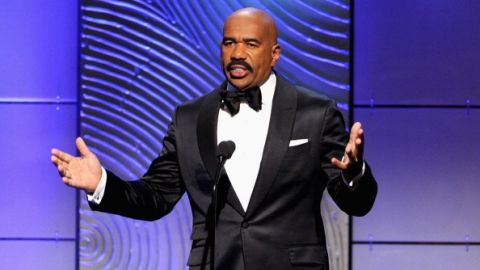 A pesar de su experiencia en la conducción, Steve Harvey hizo un grave error que lo ha hecho más famoso.