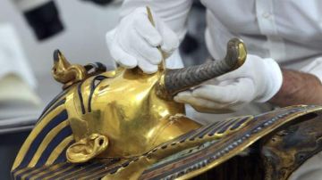 La máscara funeraria de Tutankamón fue descubierta por el egiptólogo británico Howard Carter en 1922.