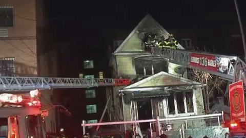 Incendio en Elmhurst, Queens, deja a 9 personas heridas.
