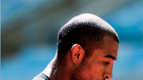 Jose Aldo (izq) y Conor McGregor protagonizan uno de los combates más esperados en la historia del UFC.