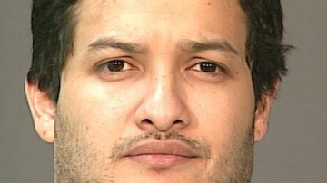 Este hombre fue sentenciado a mínimo 25 años de prisión por haber violado a la hija de su novia, una niña de 6 años.