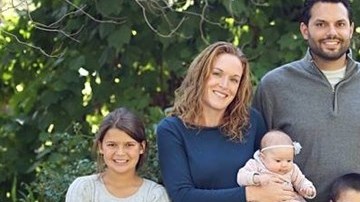 Michael Wetzel (centro) fue uno de los asesinados en la masacre en San Bernardino.