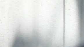 Desamparados en la calle cuando la ciudad esta tratando de ofrecerles un refugio.
Foto Credito: Mariela Lombard / El Diario.