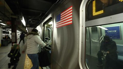 L Train que va de Manhattan a Canarsie, Brooklyn, se vera afectado con cortes en reparaciones y suspenciones por un año.
Foto Credito: Mariela Lombard / El Diario.