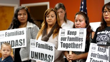 01/19/16 / LOS ANGELES/ Press conference, at CHIRLAÕs headquarters, with immigrant community leaders and families who will benefit from Administrative Relief and look forward to a favorable SCOTUS decision after the DAPA/DACA+ hearing. The Supreme Court of the United States (SCOTUS) announcedÊMondayÊit will consider this term a Justice Department appeal related to the case brought against President Obama's Administrative Relief programs announced November 2014.ÊÊ(Photo by Aurelia Ventura/La Opinion)