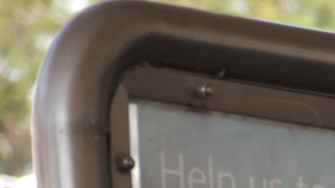 Un ciudadano cubano pasa el trámite de registro ante las autoridades migratorias de México.