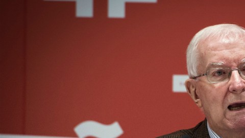 El director del Instituto Cervantes, Víctor García de la Concha, presenta el anuario "El español en el mundo", que en esta edición se centra en el Quijote y Cervantes para celebrar el Bienio Cervantino -cuarto centenario de la segunda parte del Quijote, en 2015, y de la muerte de su autor, en 2016-.