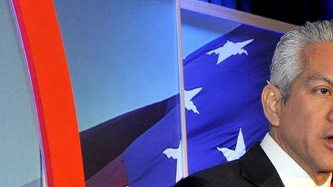 El presidente de la Cámara de Comercio Hispana de EEUU (USHCC), Javier Palomarez, advierte a los precandidatos presidenciales de ambos partidos que no subestimen el poder del voto hispano.