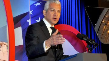 El presidente de la Cámara de Comercio Hispana de EEUU (USHCC), Javier Palomarez, advierte a los precandidatos presidenciales de ambos partidos que no subestimen el poder del voto hispano.