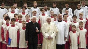 Georg Ratzinger (en la imagen, a la izquierda de Benedicto XVI)