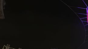 Por cuatro días Londres se iluminó de una manera muy particular con el Festival Lumiere, en el que participaron 30 artistas de diferentes países. En la foto la nube multicolor de Janet Echelman.