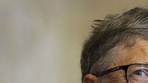 En 2015, la revista Forbes declaró a Bill Gates como el hombre más rico del mundo. Superó al mexicano Carlos Slim y al estadounidense Warren Buffett.