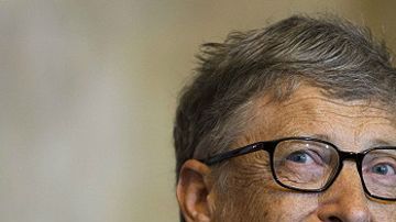 En 2015, la revista Forbes declaró a Bill Gates como el hombre más rico del mundo. Superó al mexicano Carlos Slim y al estadounidense Warren Buffett.