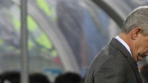 Javier 'Vasco' Aguirre ha afirmado estar tranquilo, pero paso a paso la realidad lo alcanza.