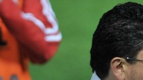 Fidel Kuri, presidente y dueño de los Tiburones Rojos del Veracruz y el técnico del equipo, Carlos Reinoso. Foto: Mexsport.