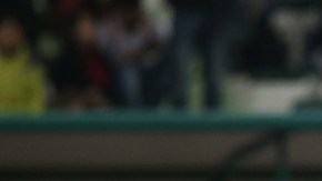 Marco Fabián en un amistoso del Eintracht Frankfurt frente al Borussia Dortmund.