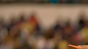 Víctor Guzmán celebra su gol con Hirving Lozano de Pachuca.