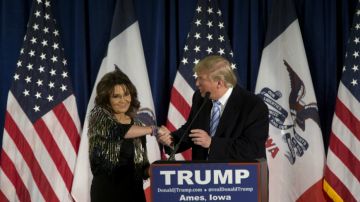 Sarah Palin se convierte en la primera funcionaria electa, activa o no, en apoyar la candidatura de Donald Trump a la nominación presidencial republicana.