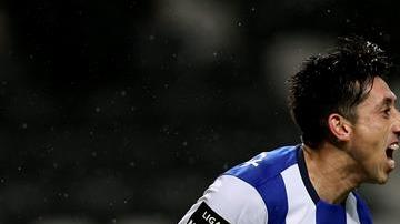 Héctor Miguel Herrera se encargó de abrir el marcador con un verdadero golazo. Foto: EFE.