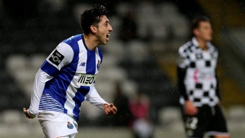 Héctor Miguel Herrera se encargó de abrir el marcador con un verdadero golazo. Foto: EFE.