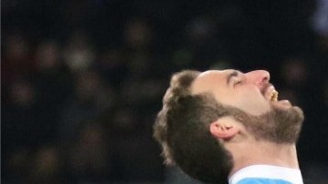 Gonzalo Higuaín colaboró con un doblete en el triunfo del Napoli. Foto: EFE.