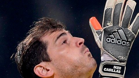 Casillas fue crucificado por la prensa de Portugal por cometer un error.