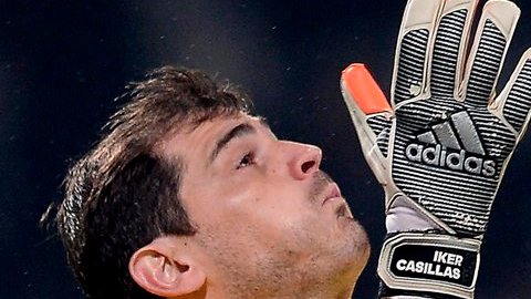 Casillas fue crucificado por la prensa de Portugal por cometer un error.