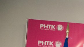 El candidato presidencial Jovnel Moise del partido PHTK habla durante una rueda de prensa en Puerto Príncipe (Haití).