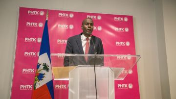El candidato presidencial Jovnel Moise del partido PHTK habla durante una rueda de prensa en Puerto Príncipe (Haití).