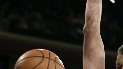 Kristaps Porzingis de los Knicks se esta volviendo muy popular en la NBA.