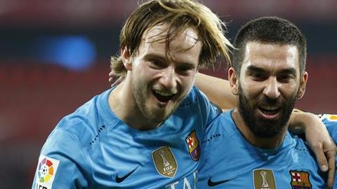 Rakitic, Iniesta y Turán celebran el gol de su compañero  Munir el Haddadi con el Barcelona.