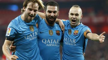 Rakitic, Iniesta y Turán celebran el gol de su compañero  Munir el Haddadi con el Barcelona.