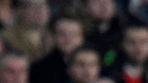 Mezut Özil, jugador del Arsenal, no podría jugar con Barcelona en el futuro próximo.