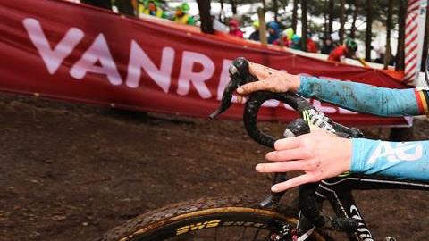 Femke Van Den Driessche durante la competencia en cuestión el sábado.