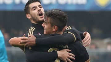 Morata y Dybala celebran un gol del primero en la goleada del Juventus.