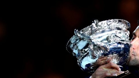 Novak Djokovic se acerca a Federer tras ganar el Abierto de Australia.