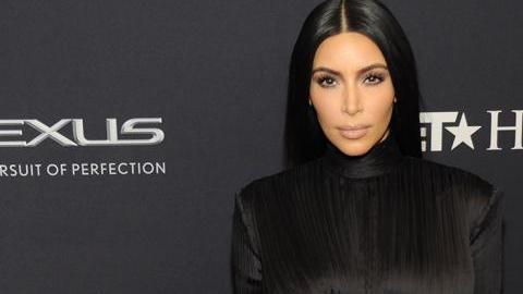 Kim suele optar por hacerse una elegante coleta cuando su pelo comienza a ponerse graso.