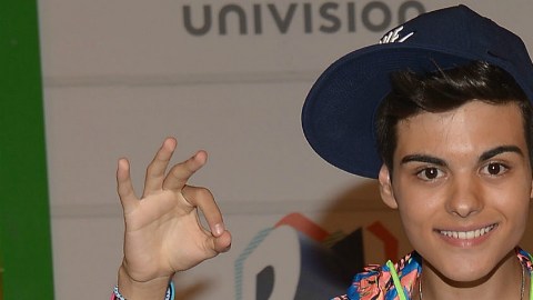 A sus 17 años, el cantante ya cuenta con discos de oro y platino en su currículum.