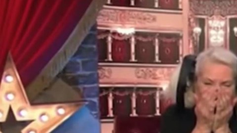 La ex mujer del cantante rompió a llorar después de declarar que se trataba de "el fin de una era".