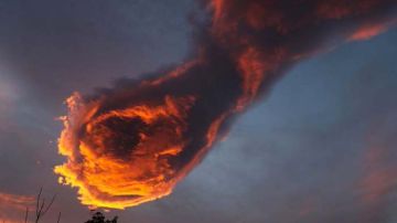 Fotografía de la “bola de fuego” en el cielo, publicada en su blog por Rogerio Pacheco.