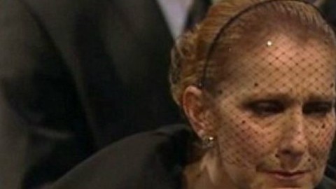 La cantante y su esposo se casaron hace 21 años en la misma iglesia en que la pareja se dio el último adiós.