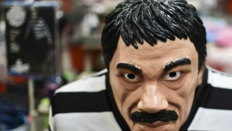 En el mercado informal de México abundan los productos sobre "El Chapo".