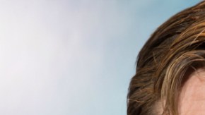 Aunque él lo niegue,  Miley fue vista celebrando la navidad con su mujer, Elsa Pataky, y su hermano, Liam, en un festival en Australia.