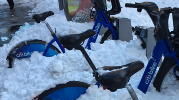 Así quedaron las bicicletas Citi Bike luego de la tormenta Jonas.