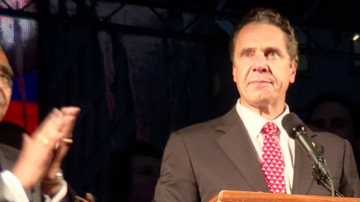 El gobernador Cuomo una vez más critica la gestión de De Blasio con los desamparados de la ciudad.