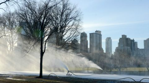 El Departamento de Parques de Nueva York está poniendo a punto las zonas recreativas para el Festival de Invierno.