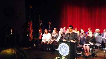 La nueva fiscal del distrito de El Bronx, durante su discurso de toma de posesión en una ceremonia en Lehman College.