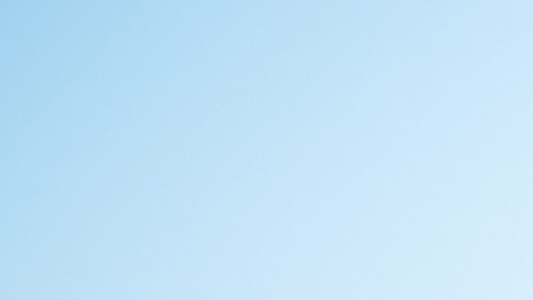 La exposición prolongada al sol y la migraña son algunas de las causas del dolor de cabeza en los menores.