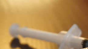 En estos lugares se les ofrecería a los adictos la parafernalia para preparar dosis de heroína, así como agujas limpias para inyectarse seguramente.