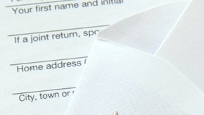 El Crédito Tributario por Ingress del Trabajo o EITC, en sus siglas en inglés, devolvió un promedio de $2,400 el año pasado a quienes lo solicitaron./Shutterstock